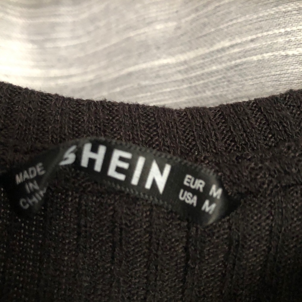 SHEIN BLACK CROP TOP